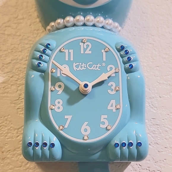 Jeweled Vibrant Blue Turquoise Lady Kit Kat Cat Klock Clock - Picture 3 of 6